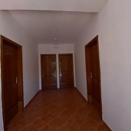 Jon Alloggio in famiglia