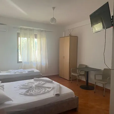 Jon Alloggio in famiglia Vlorë