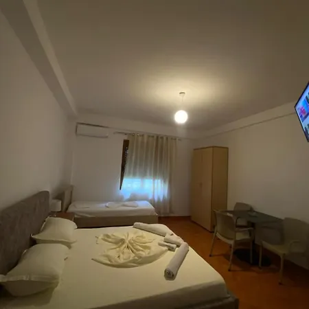 Jon Alloggio in famiglia