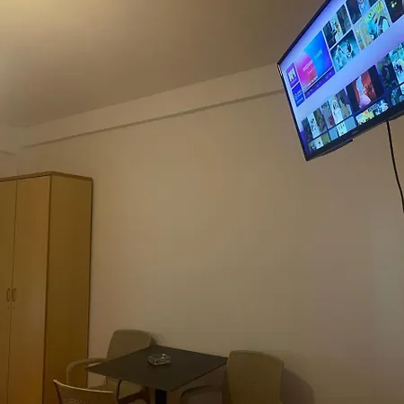 Jon Alloggio in famiglia Vlorë